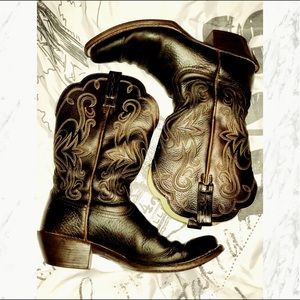 Make an Offer!! Ariat Legend cowgirl boots!!